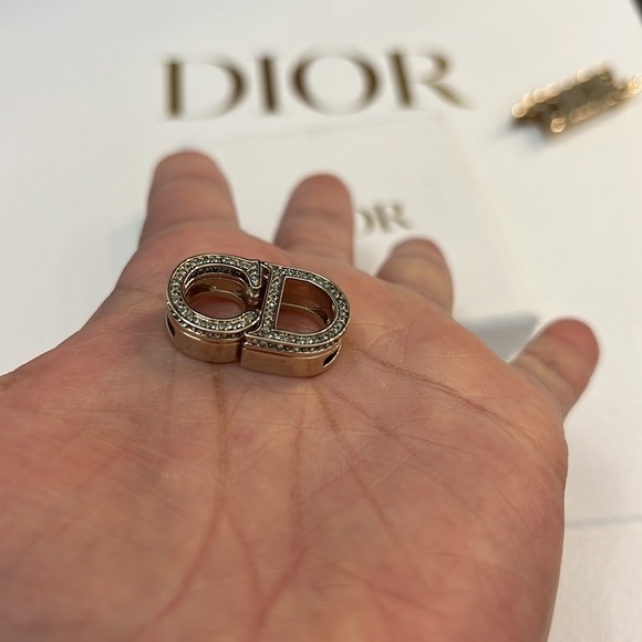 💯 AUTHENTIC DIOR CHARM /badge embellished - Picture 12 of 16